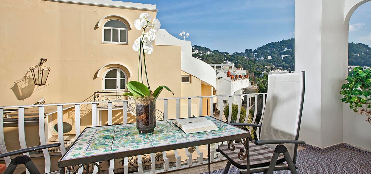 Sina Flora balcony