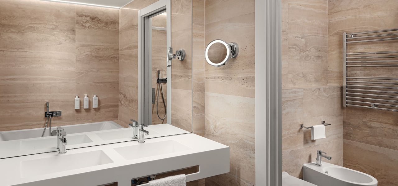 AK ROMEB Privilige Suite Bathroom