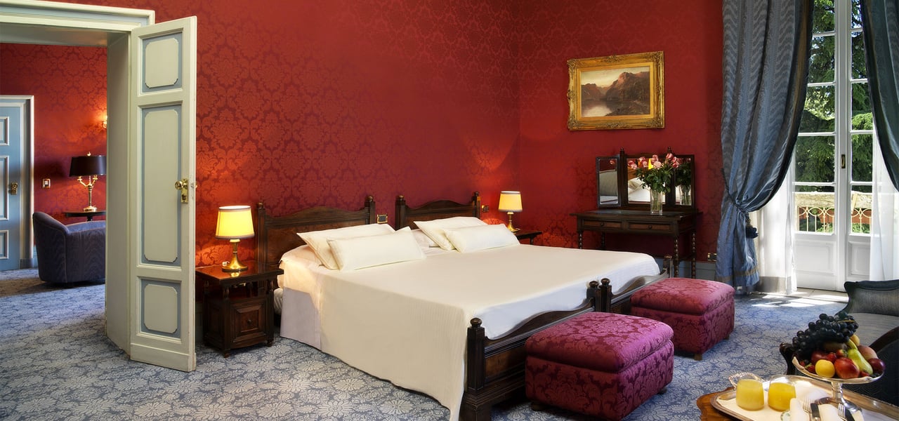 Romantic hotel Umbria Royal Suite bedroom Brufani Perugia 2