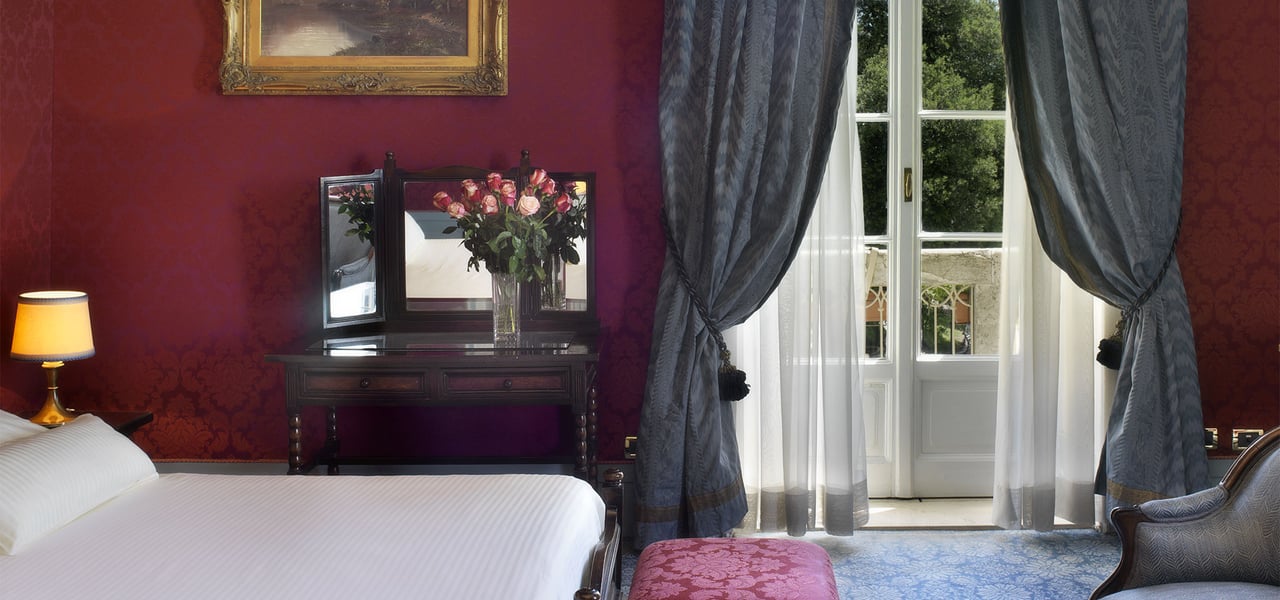 Romantic hotel Umbria Royal Suite bedroom Brufani Perugia 3