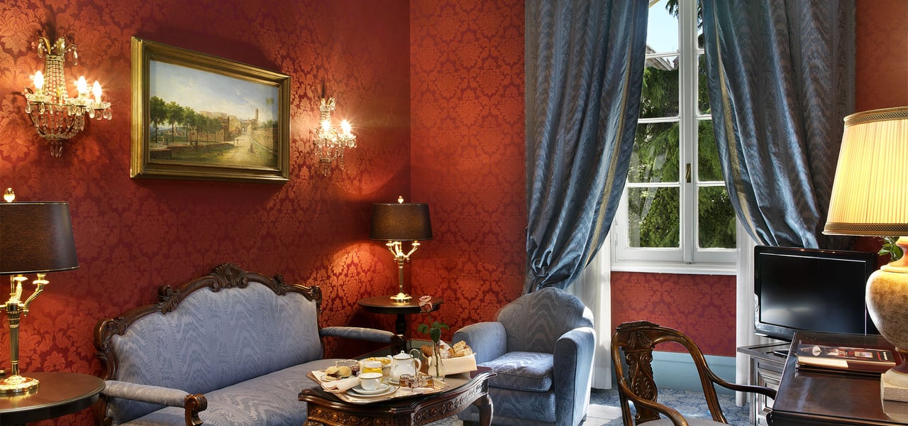 Romantic hotel Umbria Royal Suite living room Brufani Perugia 2