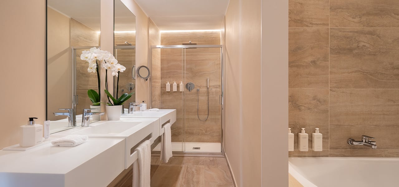 AK ROMAB Barberini Penthouse Suite Bathroom